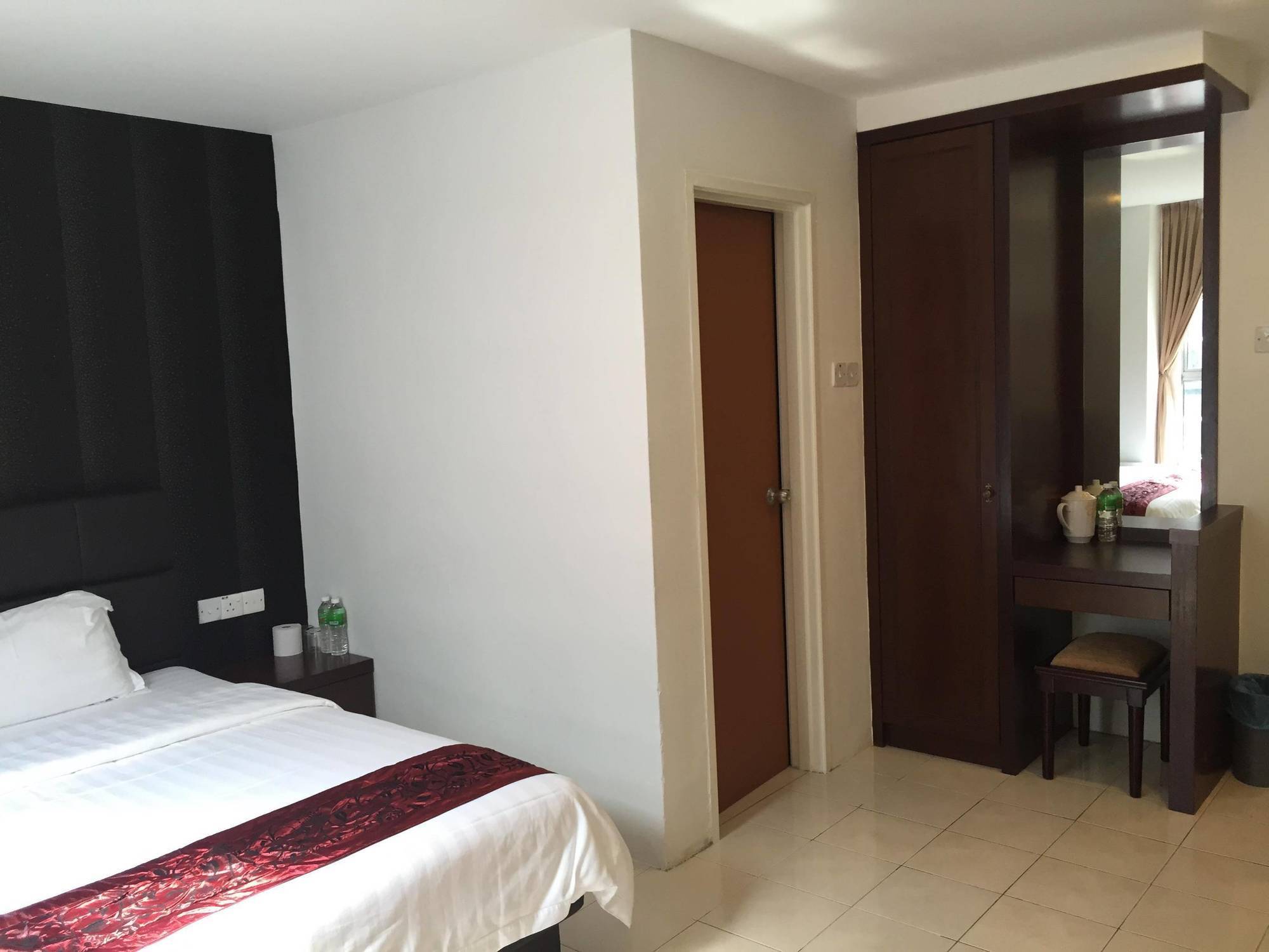 Havona Hotel - Taman Tropika Kulai Extérieur photo