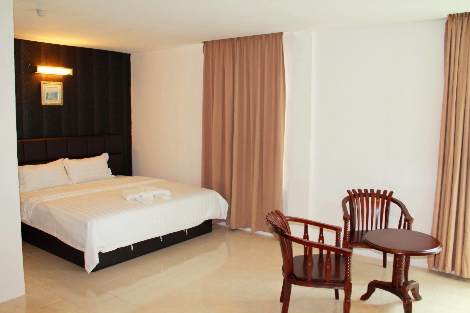 Havona Hotel - Taman Tropika Kulai Extérieur photo