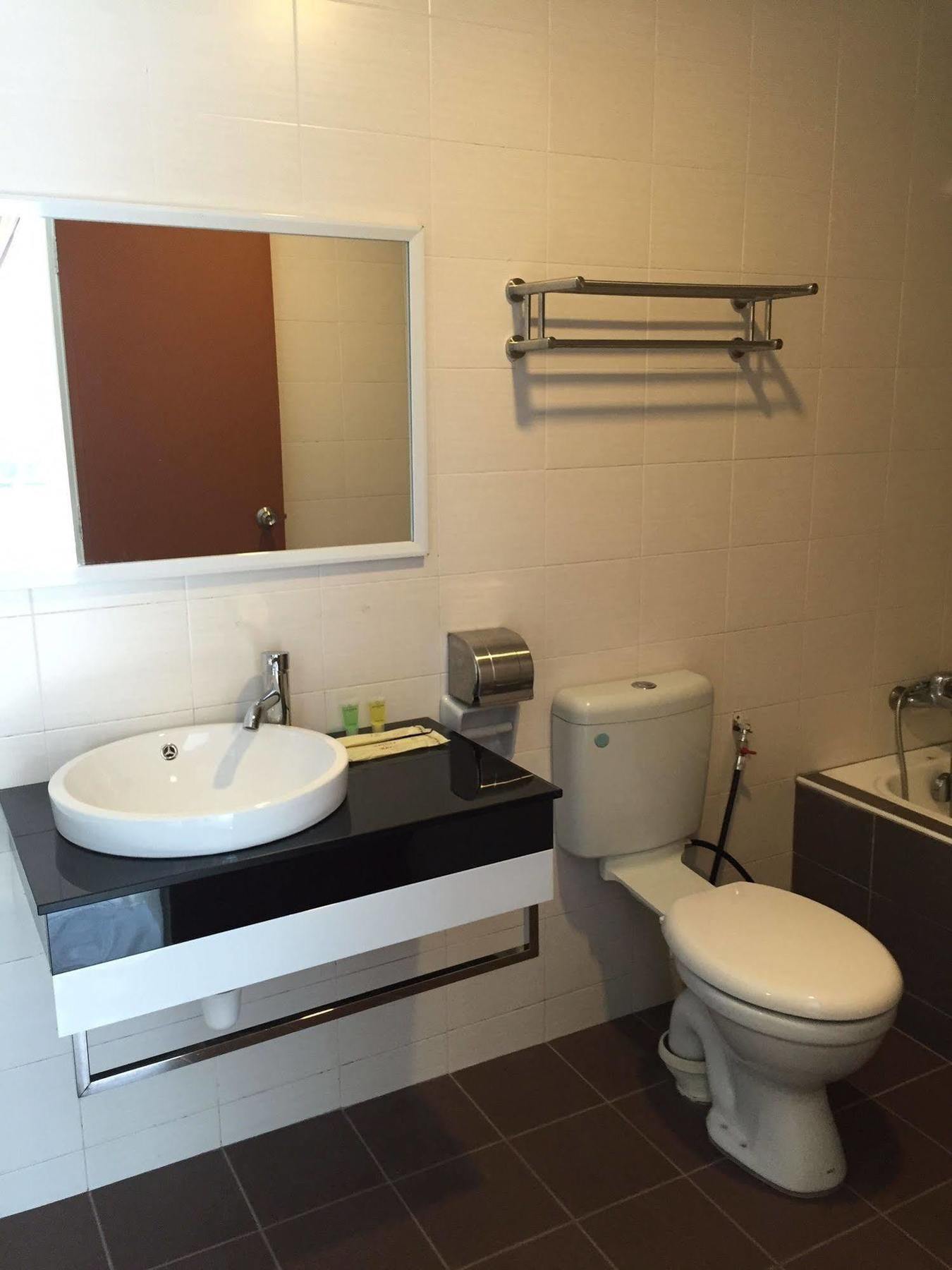 Havona Hotel - Taman Tropika Kulai Extérieur photo